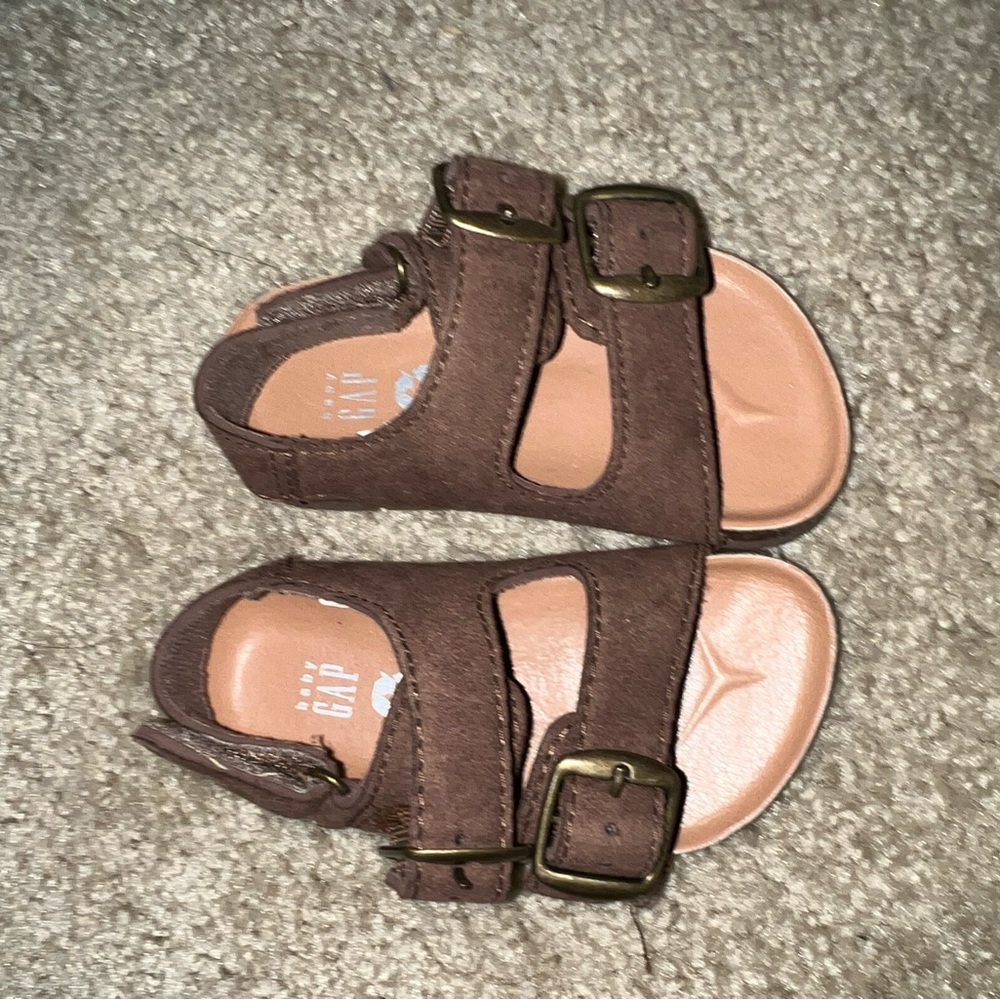 Gap sandals